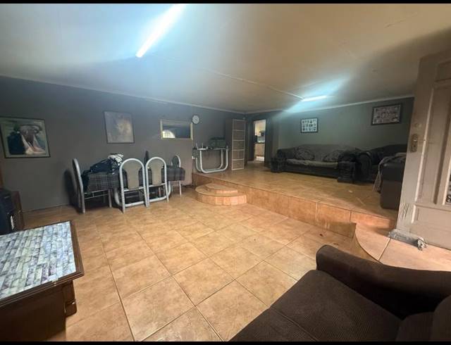 5 BEDROOM HOUSE FOR SALE IN VANDERBIJLPARK CW 5